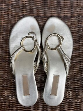 Michael Kors Gold Leather Sandal Between the Toes Womens Size 8 Made in Italy
